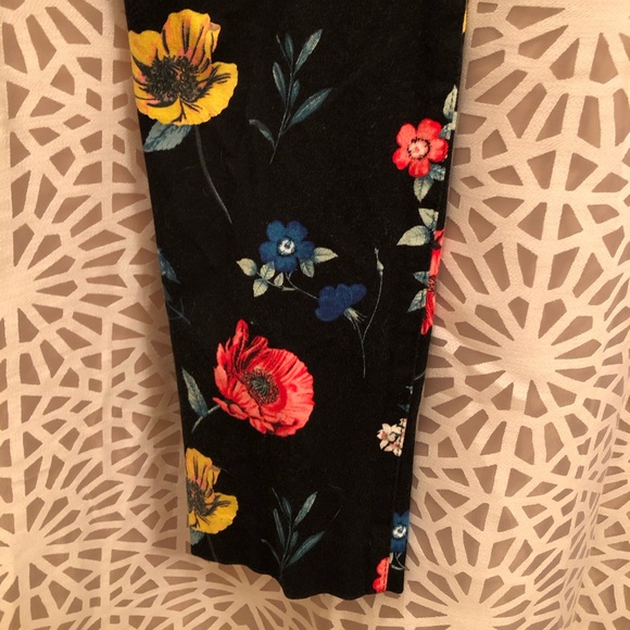 Old Navy Cute Bold Floral Pixie Pants Mid-Rise - Picture 6 of 6